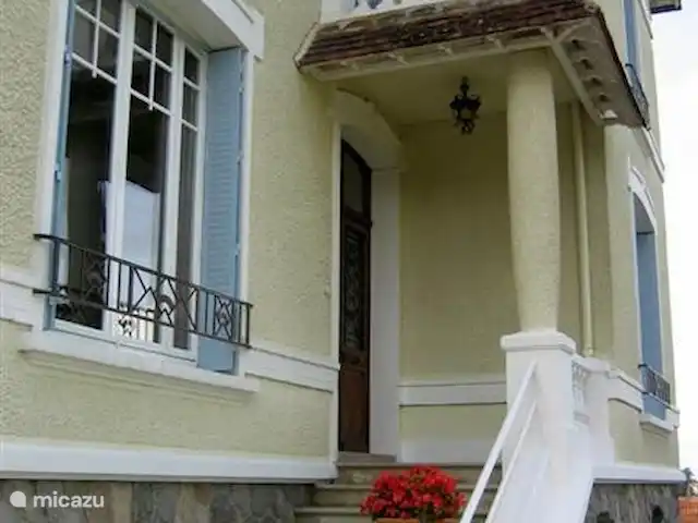 Château Marie-Louise | France, Allier, Néris-les-Bains - manoir / château Entrée principale