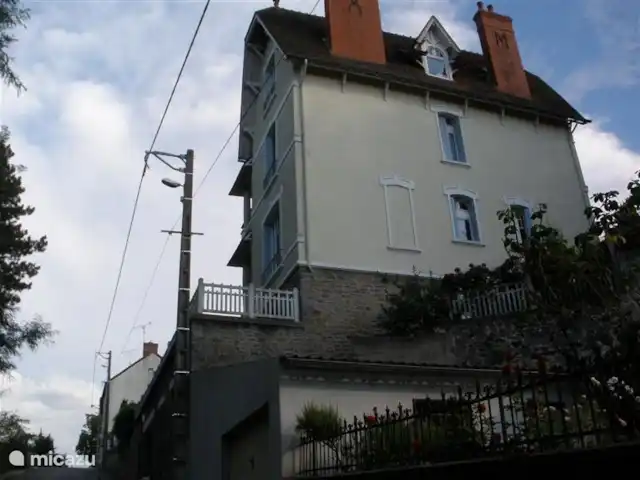 Château Marie-Louise | France, Allier, Néris-les-Bains - manoir / château vue latérale de la maison