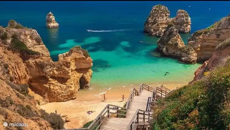 Who doesn't want to go to this beach? is between Alvor and Praia Do Vau./Praia do Rocha. 10 minutes from villa Concha. Are you coming as well. Won't regret this.