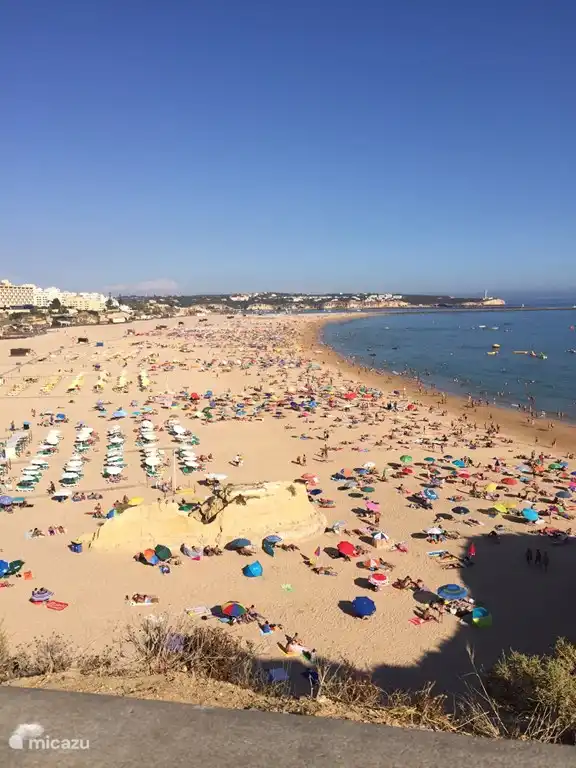 this beautiful large beach is called Playa da Rocha. Is easy to come by car. Also delicious food and not expensive. And the evenings are great for young and old. only 20 minutes from the Villa Vandaan. also behind the harbor, is also a luxury club for young and old.