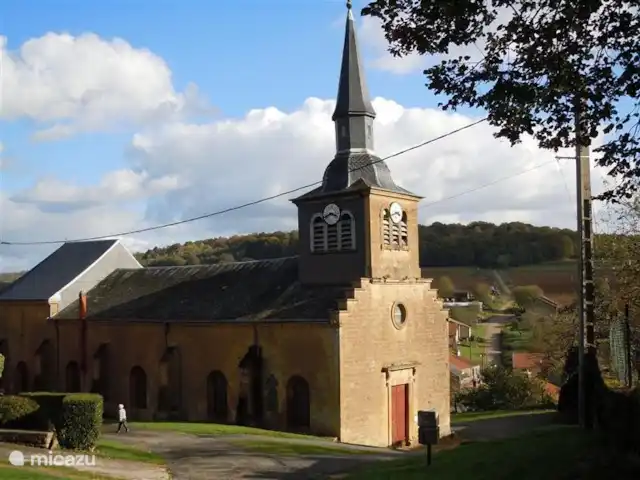 Mon Loisir | France, Ardennes françaises , Bièvres - maison de vacances Vue sur l'église, le village, les champs et les collines.