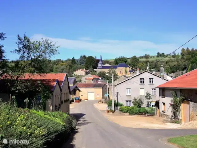 Mon Loisir | France, Ardennes françaises , Bièvres - maison de vacances Cette photo donne une impression du pittoresque village français de Bièvres.
La photo a été prise par Rinus Legen