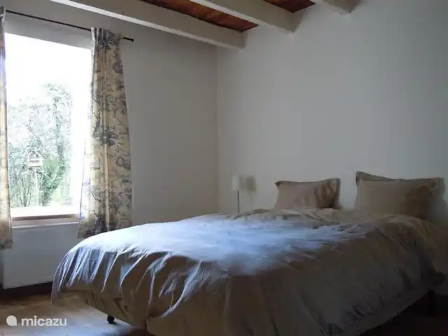 Mon Loisir | France, Ardennes françaises , Bièvres - maison de vacances Atmosphère chambre avant (14 m2) avec deux sommiers séparés et une cheminée.
