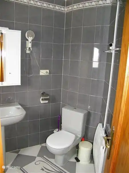 Bathroom ensuit with toilet belonging to bedroom no 1