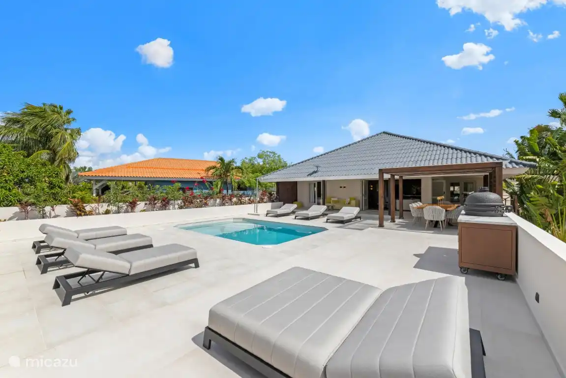 Amplio porche para vivir