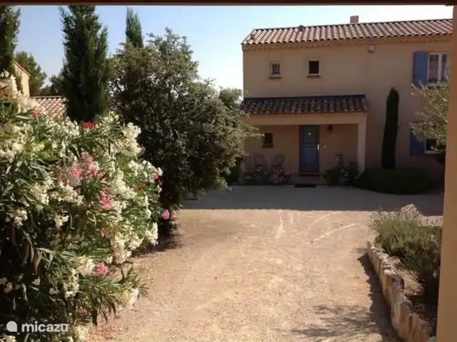 De Hertogen.Park,zwembad,golf,tennis huren in Frankrijk, Vaucluse, Saumane-de-Vaucluse - villa Vooraangezicht villa.