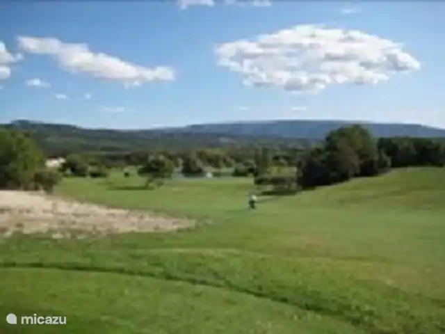 De Hertogen.Park,zwembad,golf,tennis huren in Frankrijk, Vaucluse, Saumane-de-Vaucluse - villa Golf Country Club Saumane, aan de overkant van het domaine,  ingang1 km rijden.18 holes golfbaan op 2 km van het domaine.