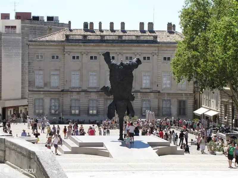 Private entrance of the villa. Along fragrant lavender, olive trees and oleanders, walk to the front door. Under the gate, outside the garden on the right there are 3 carports that are at the villa.