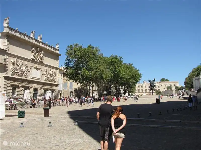 The joint 25m pool with separate children. In the same space is also a table tennis table. The reception is just around the corner. Here you can include wireless internet, bed, bath and kitchen linen hire.