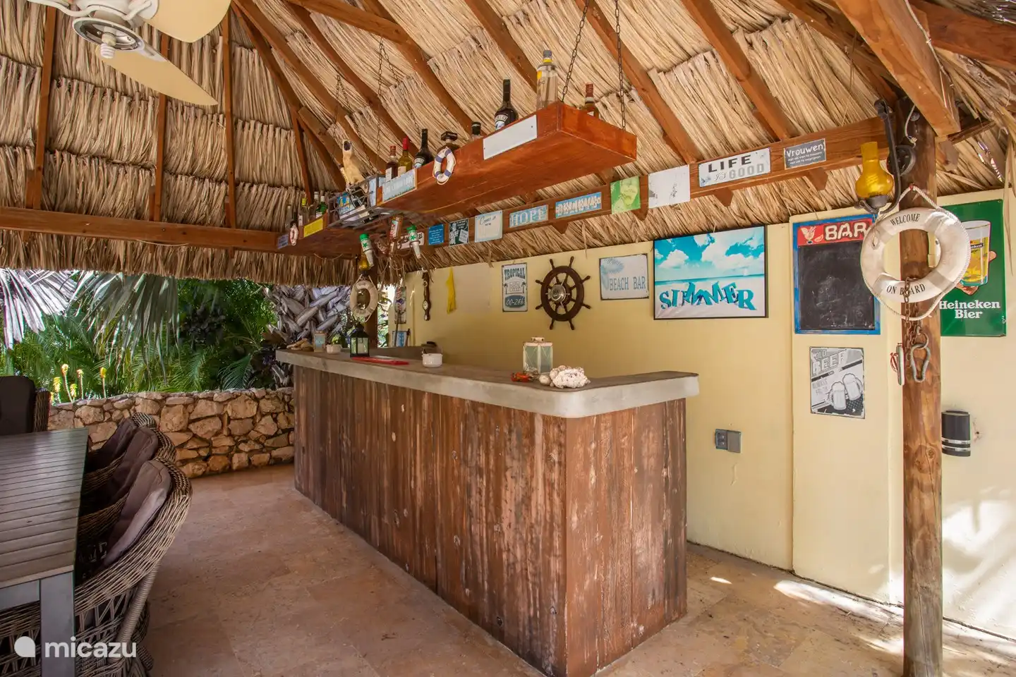 Bar debajo de la palpa