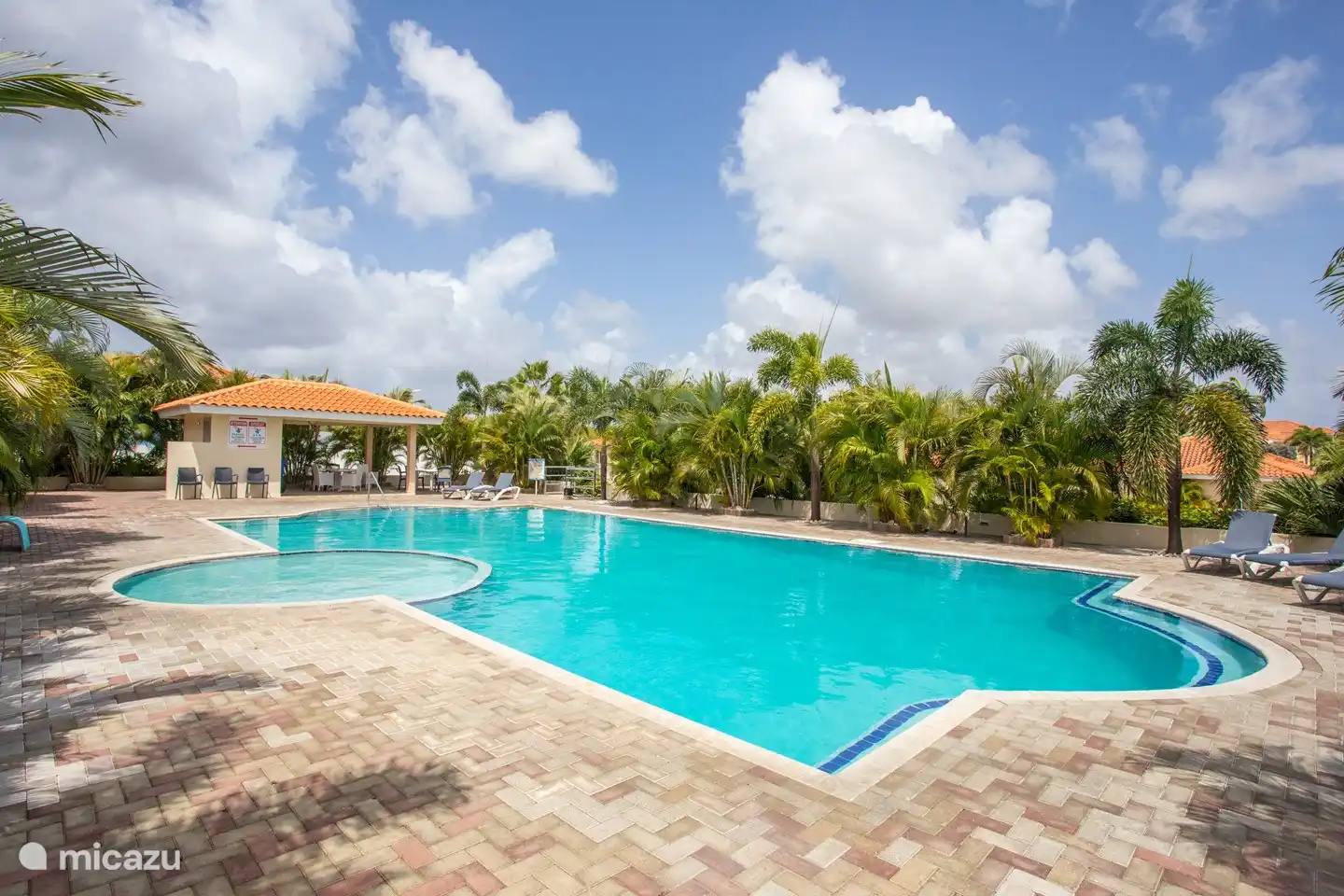 piscina en el parque accesible a todos