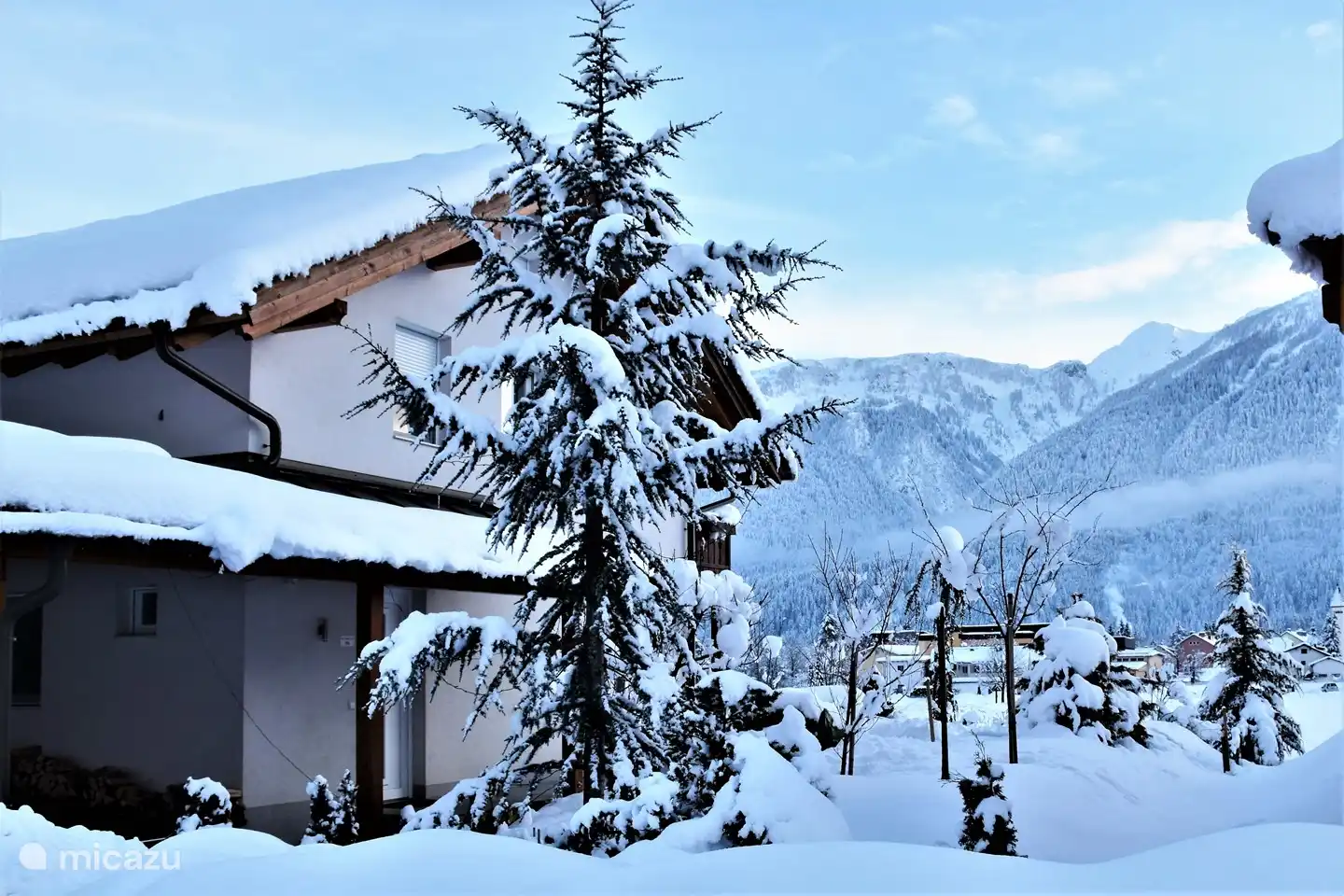 Haus Alpenglühen in the winter. The ski slope within walking distance (100 meters). The Nassfeld ski area with 110 km of ski slopes easily accessible.