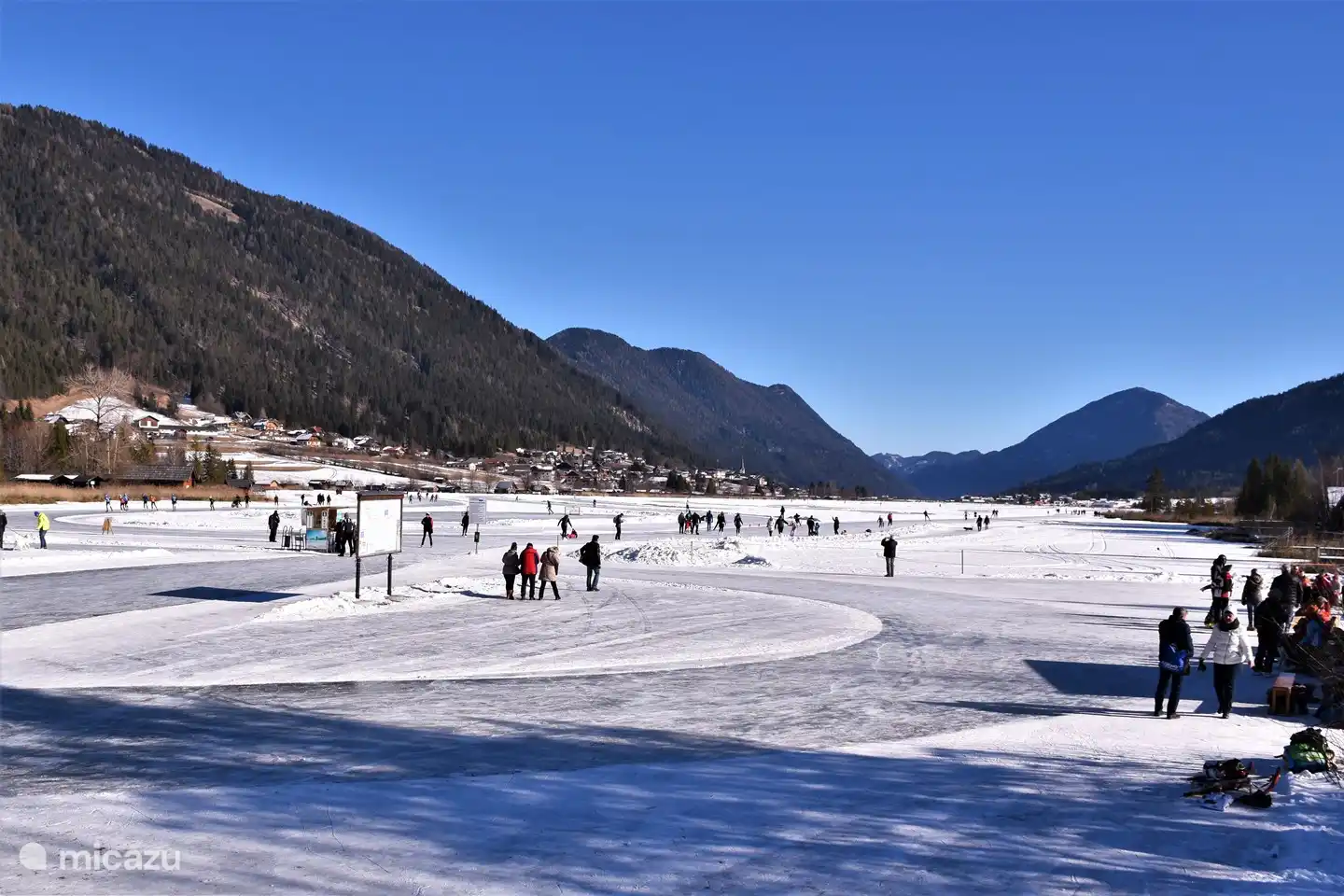 Ice skating on the Weissensee. The alternative Elfstedentocht takes place here annually.