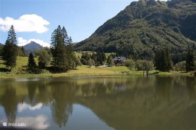 Das Plöckenhaus, großzügiger Parkplatz für den Start vieler Wanderungen.