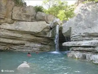 Las gargantas de Méouge con cascada a unos 18 kilómetros de nuestra casa.