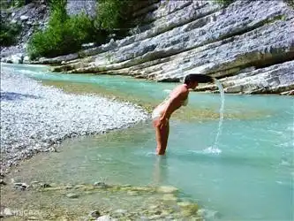 ¡Refrescarse en el río Méouge con lugares verdaderamente celestiales cerca de nuestra casa!