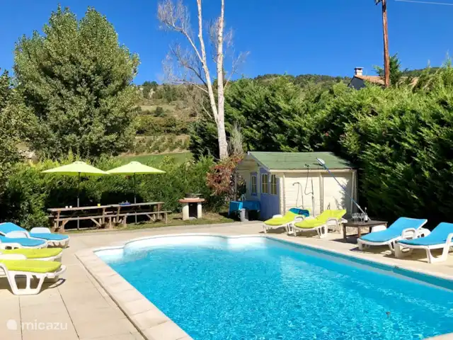 Villa de vacances Le Rêve | France, Drôme, Lachau - villa Piscine avec chalet, BBQ et tables à manger
