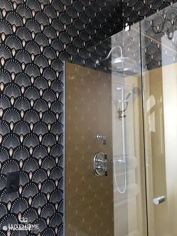 Badezimmer 2 befindet sich zwischen Schlafzimmer 2 und Schlafzimmer 3.