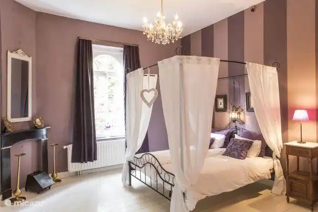 4 Schlafzimmer mit 1 x 2-Bett, Einbauschrank mit Safe und Waschbecken