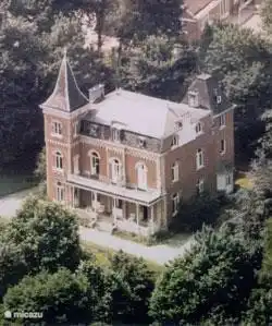 Luftaufnahme von Schloss Villa Santa Maria.