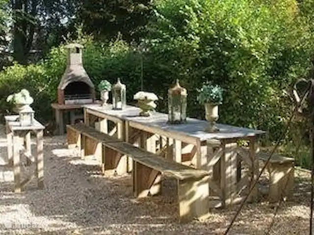 Château villa Santa Maria in Spa | Belgique, Ardennes, Spa - manoir / château Table d'extérieur avec barbecue et brasero.