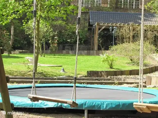 Château villa Santa Maria in Spa | Belgique, Ardennes, Spa - manoir / château Jardin de 3000m2 avec divers coins salons, trampoline intégré de 3,66m, toboggan/balançoire, terrain de pétanque et table de ping-pong intérieure.