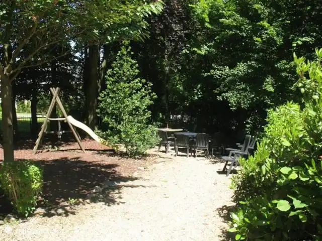Château villa Santa Maria in Spa | Belgique, Ardennes, Spa - manoir / château Siège avec balançoire et trampoline.
