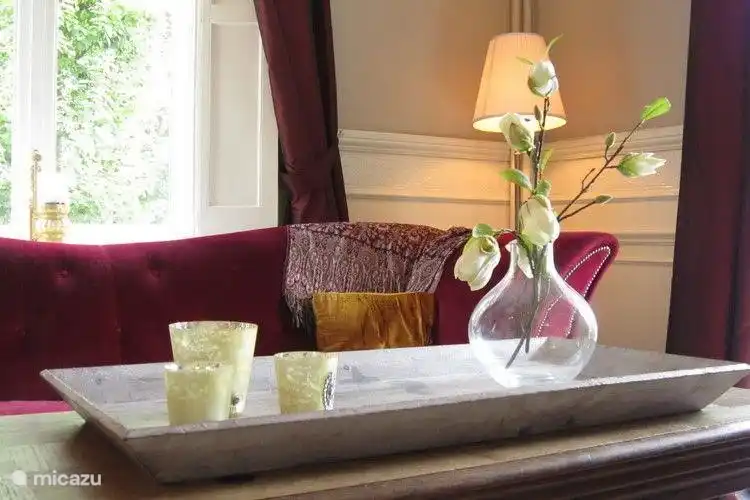 Bank-Wohn-und Esszimmer.