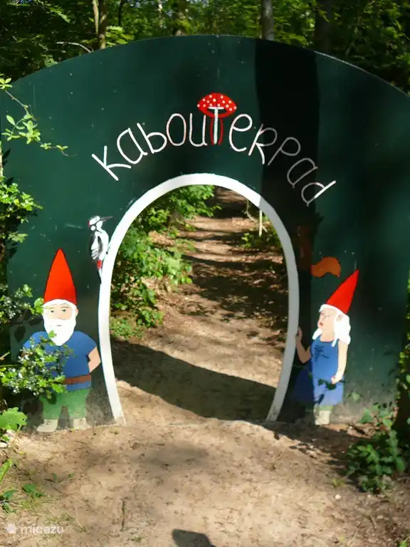 Die Feuerstelle und auch zum Grillen verwenden. Für den Administrator können Sie Brennholz für 5 € zu kaufen, -