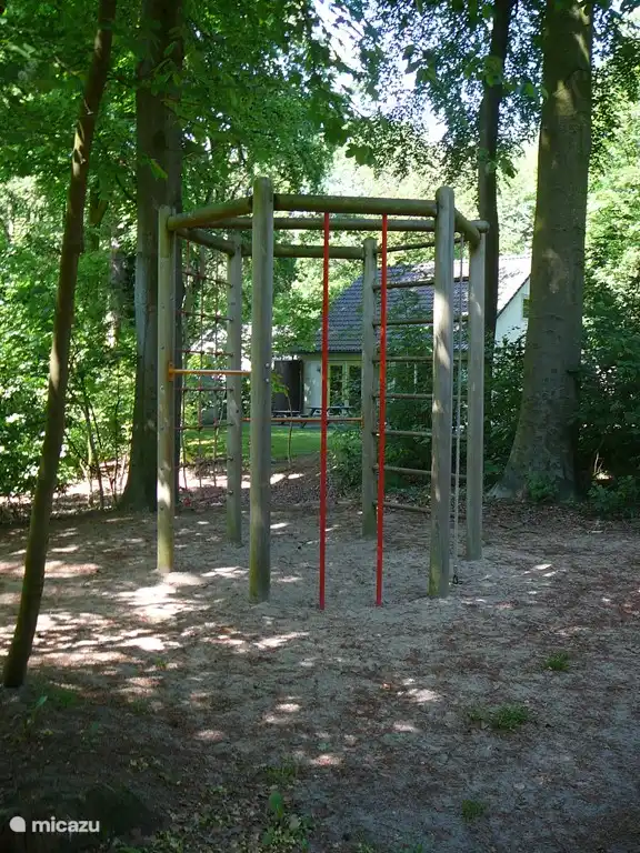 Auffahrt mit Fahrradträger für 4 Räder Platz für 3 Autos