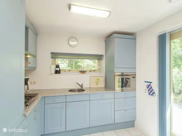 Le suricate | Pays-Bas, Frise, Oudemirdum - maison de vacances La cuisine spacieuse est entièrement équipée.