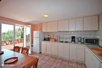 Spacious open kitchen with direct access to the balcony. Do you already own breakfast on the balcony?
The kitchen has a dishwasher and microwave.