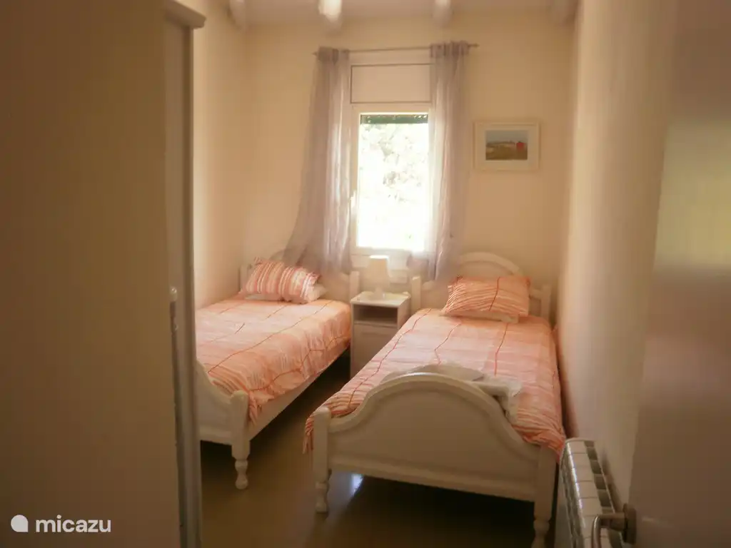 Slaapkamer 2 losse bedden