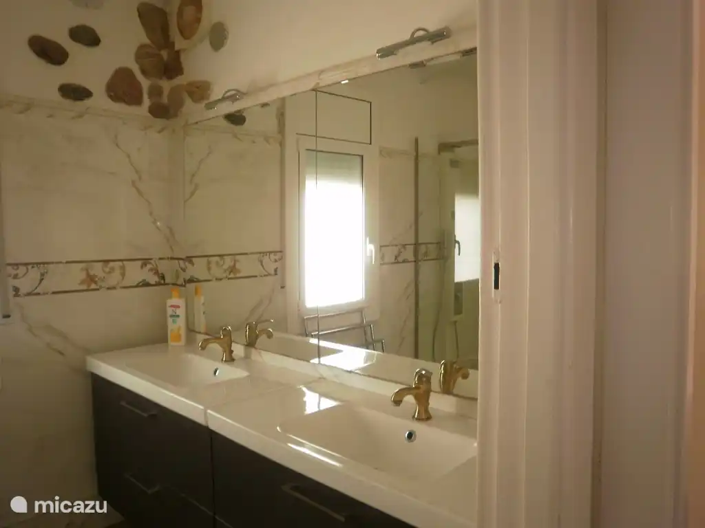 Heerlijke badkamer met douche