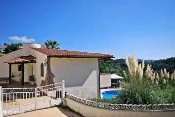 It is a detached house with complete privacy so you can really celebrate holidays!