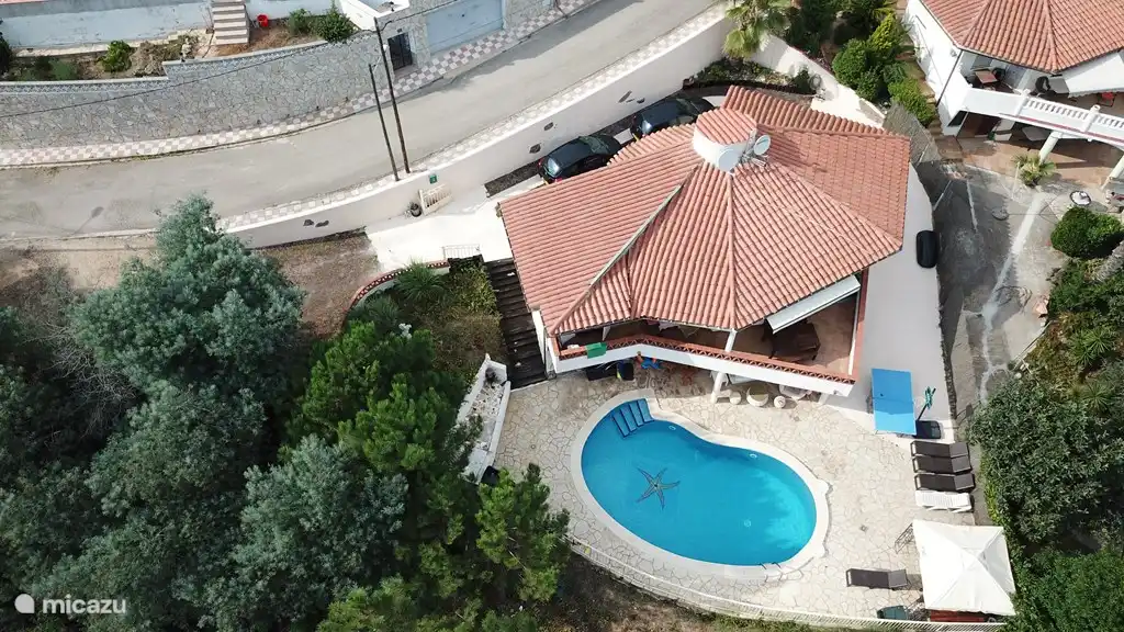 Overzicht woning vanuit de lucht
