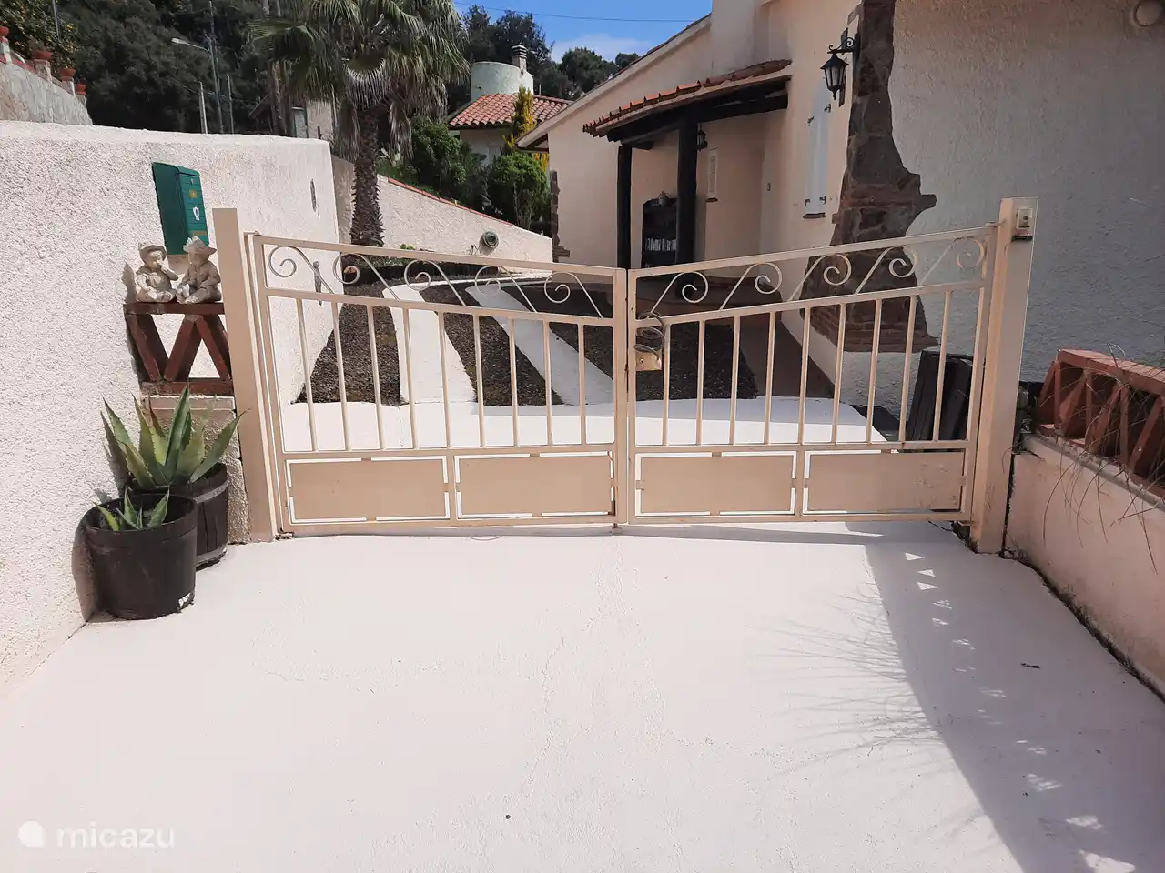 The entrance of Villa Bella Roma