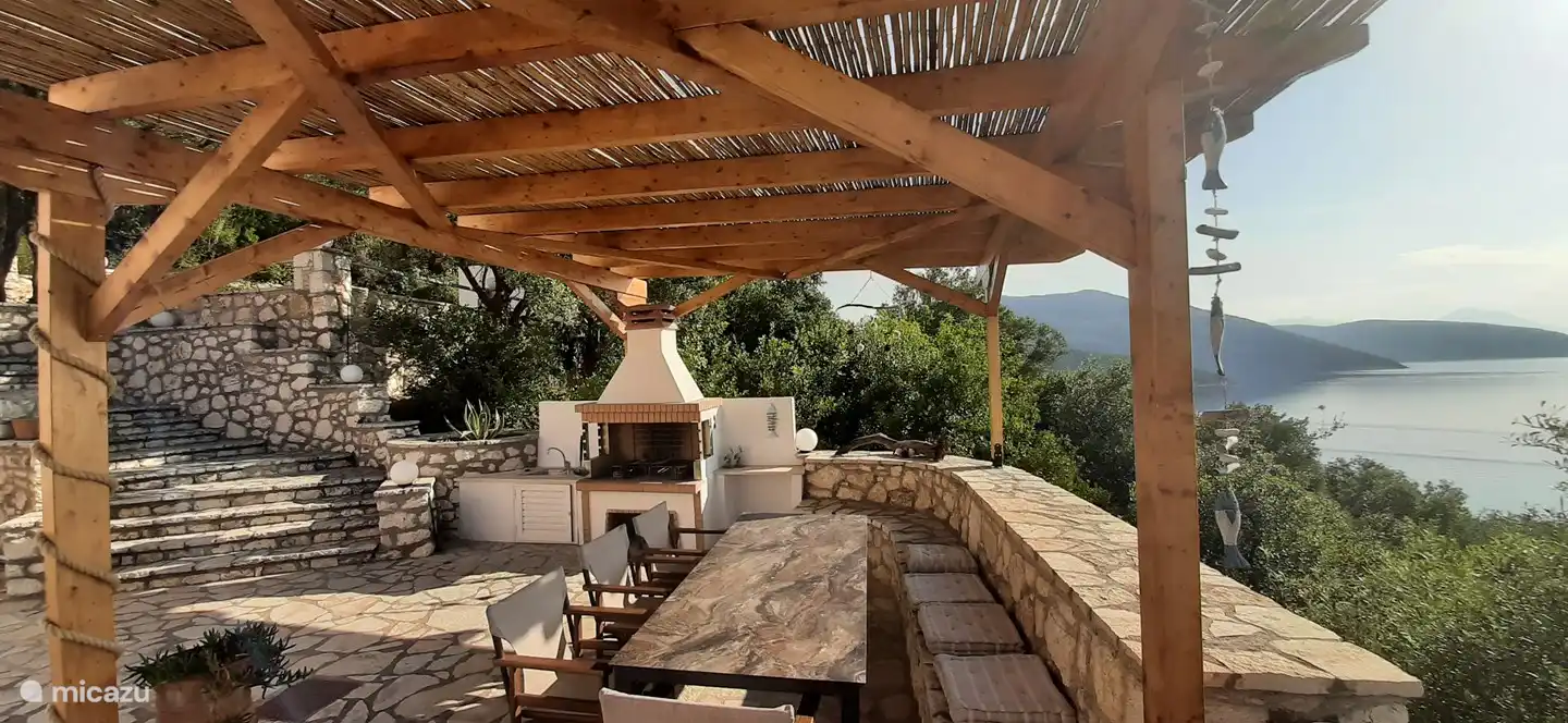 Ein wunderbarer Ort zum Mittagessen in Gesellschaft, zum Grillen usw.