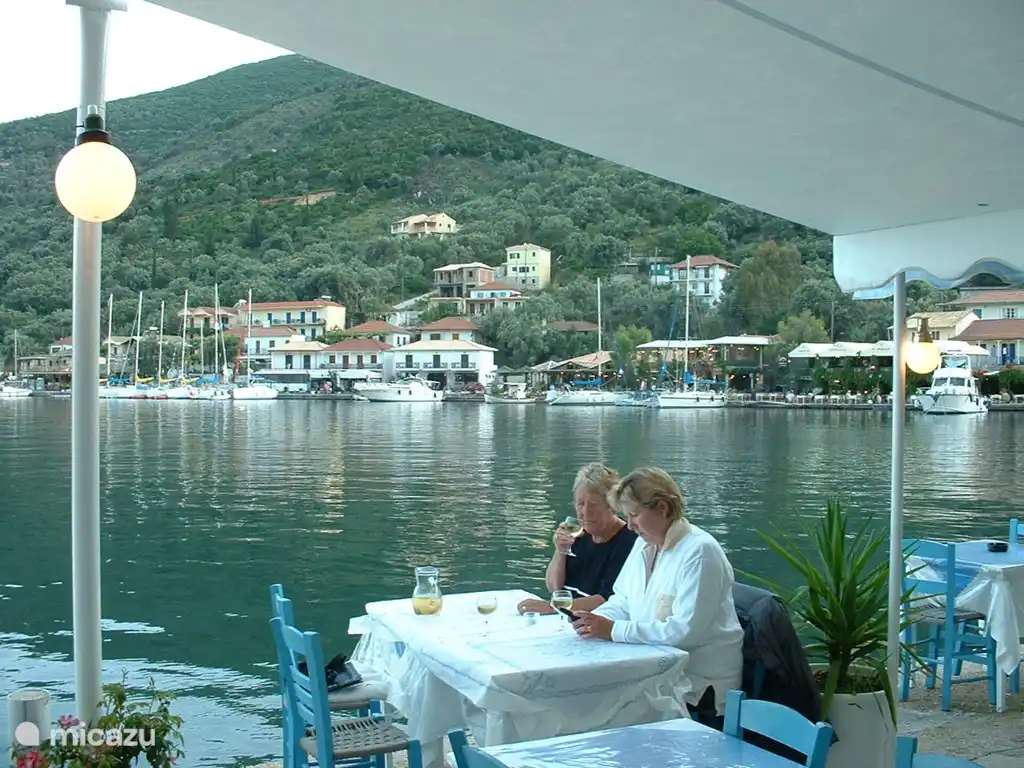 Die malerische Sivota-Bucht mit einem idyllischen Hafen liegt 1,5 km von der Villa Sophia entfernt. Diese Bucht ist bei Seglern sehr beliebt mit vielen guten und gemütlichen Restaurants und Bars am Wasser.