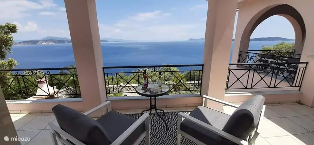 Alle Balkonterrassen haben einen phänomenalen Meerblick