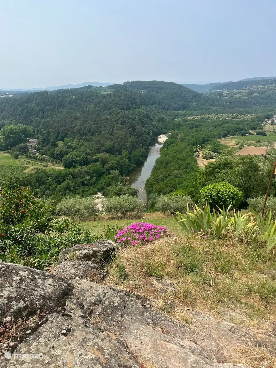 Lors d’une promenade, on a cette vue sur La Beaume. 