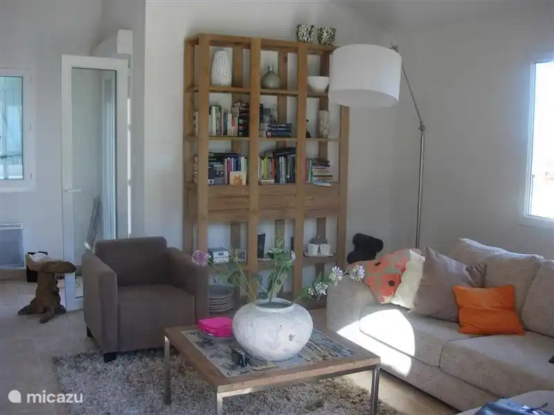 Bibliothèque et canapé d'angle