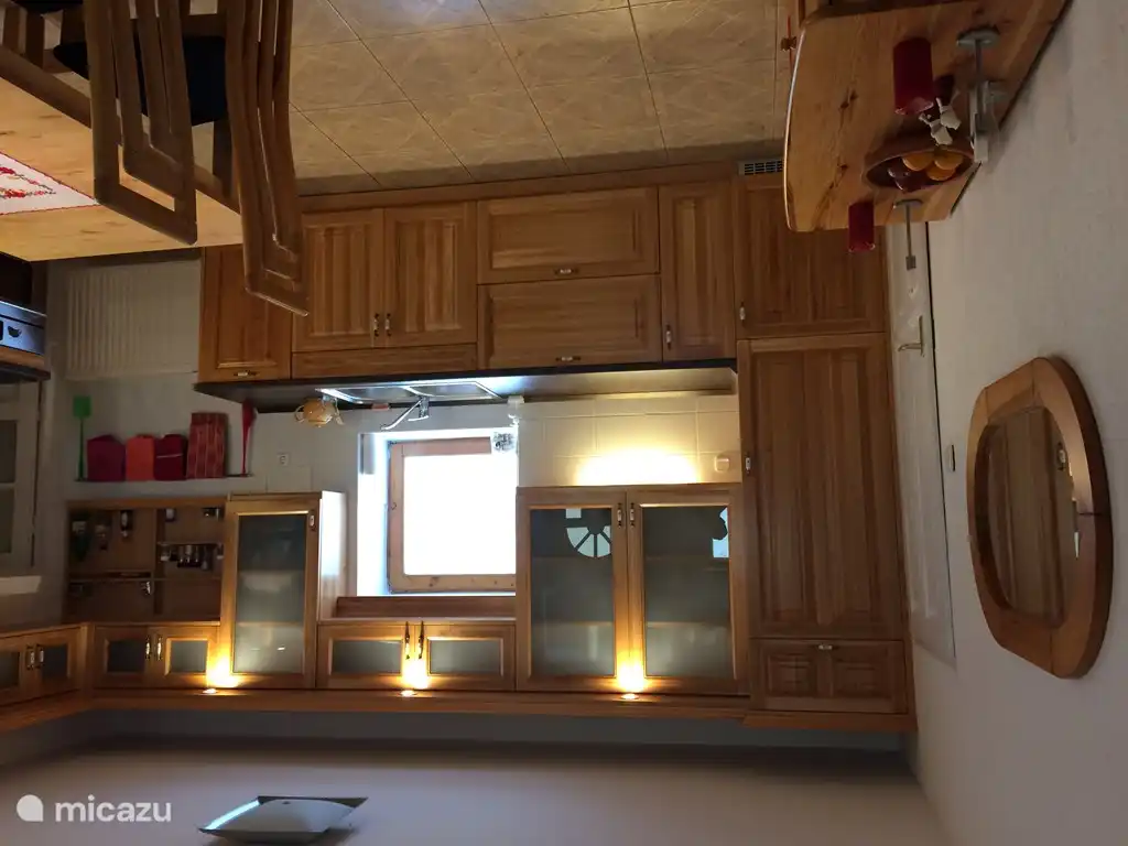 In dieser Küche leben, arbeiten und ruhen Sie genauso komfortabel wie zu Hause. „Das ist kein Auskommen“, wie man in Groningen sagt.