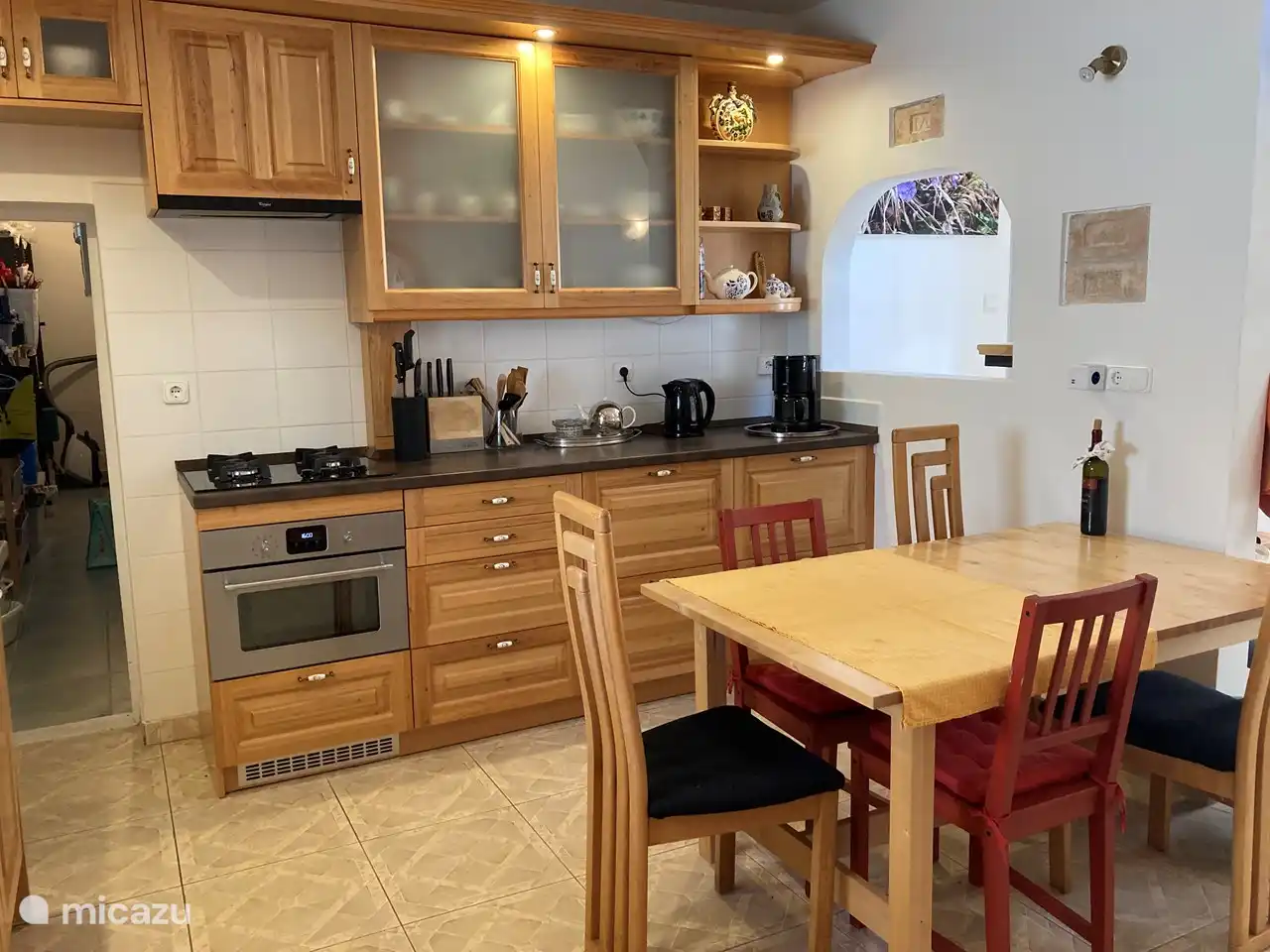 Der Esstisch mit Platz für genügend Gäste – und ausziehbar!