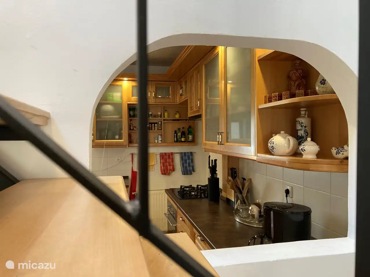 Blick vom Flur in die Küche.