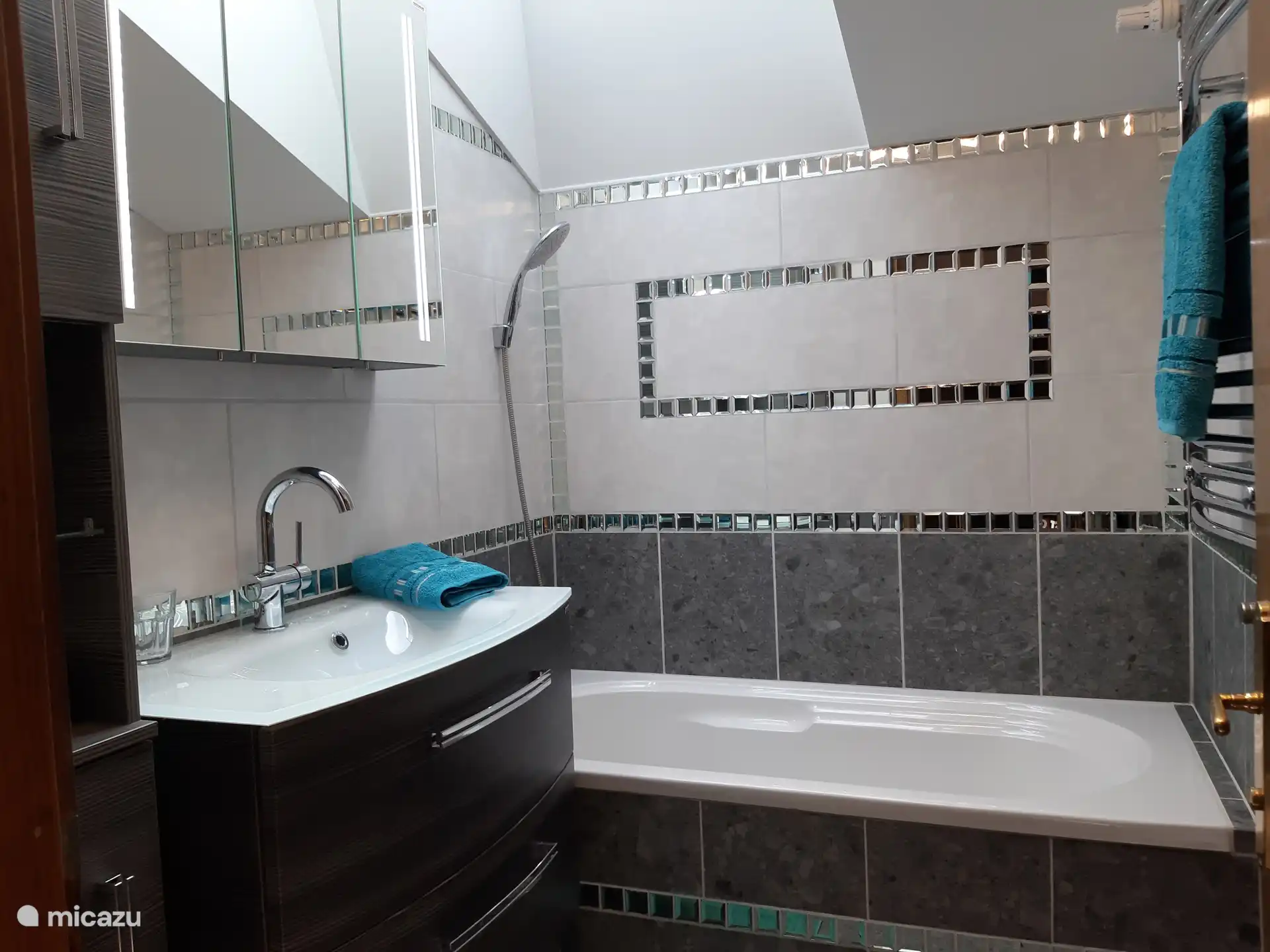 Landhaus Bonaventura - COSMEA Bath Room with Bath