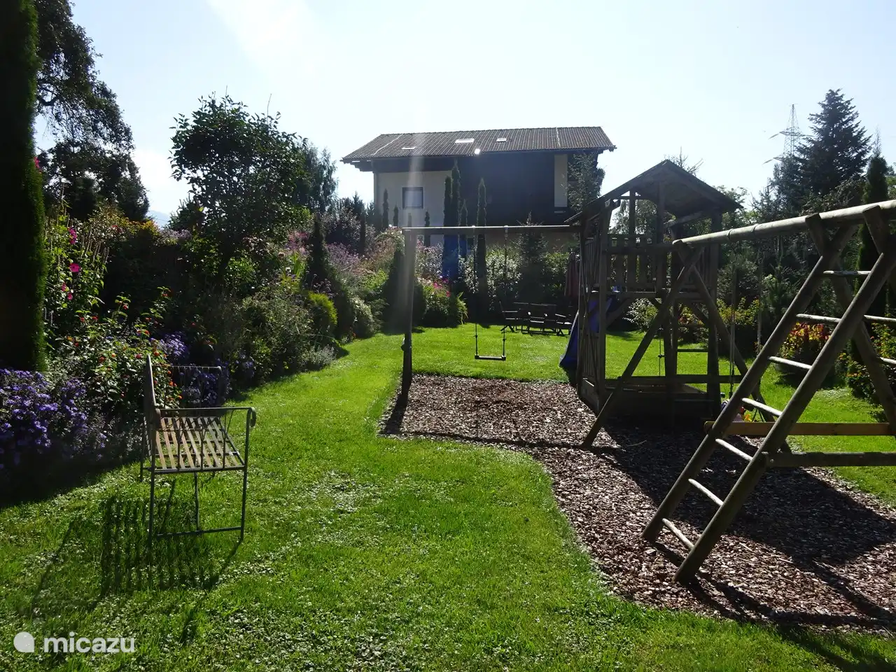 Spielplatz mit Sandkasten