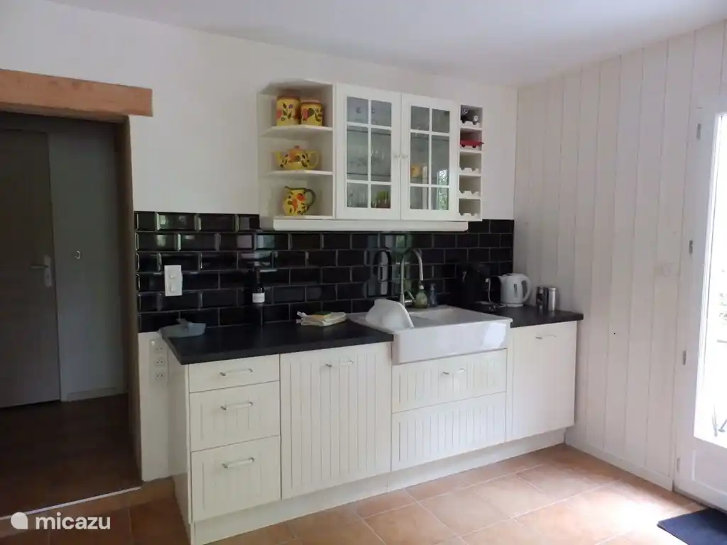 Het nieuwe aanrecht met dubbele spoelbak