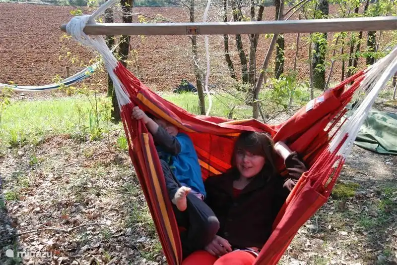 In de hangmat in ons bosje