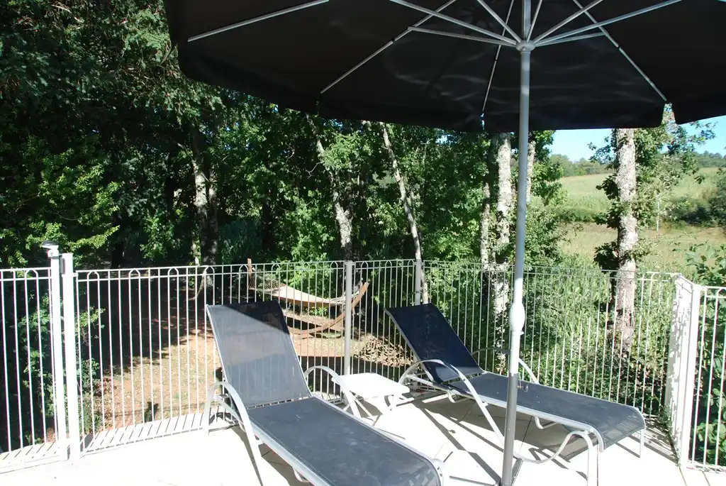 Relaxhoekje aan het zwembad